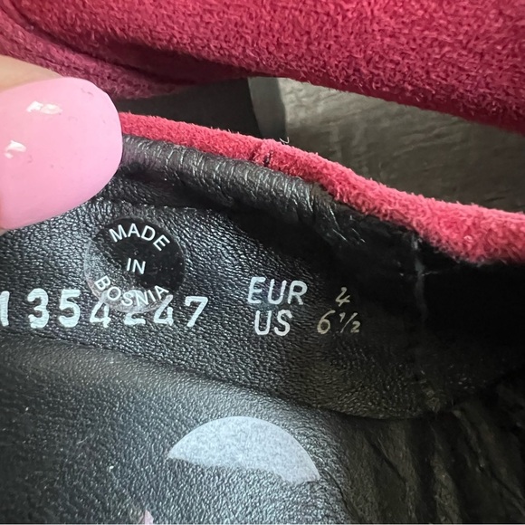 Mephisto Burgundy Heels - Picture 4 of 8